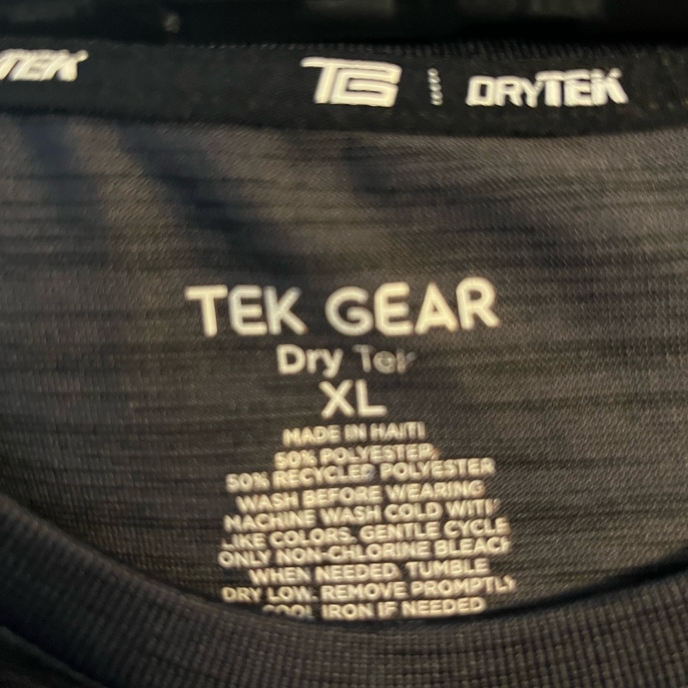 Grey DryTek Men’s XL workout shirt